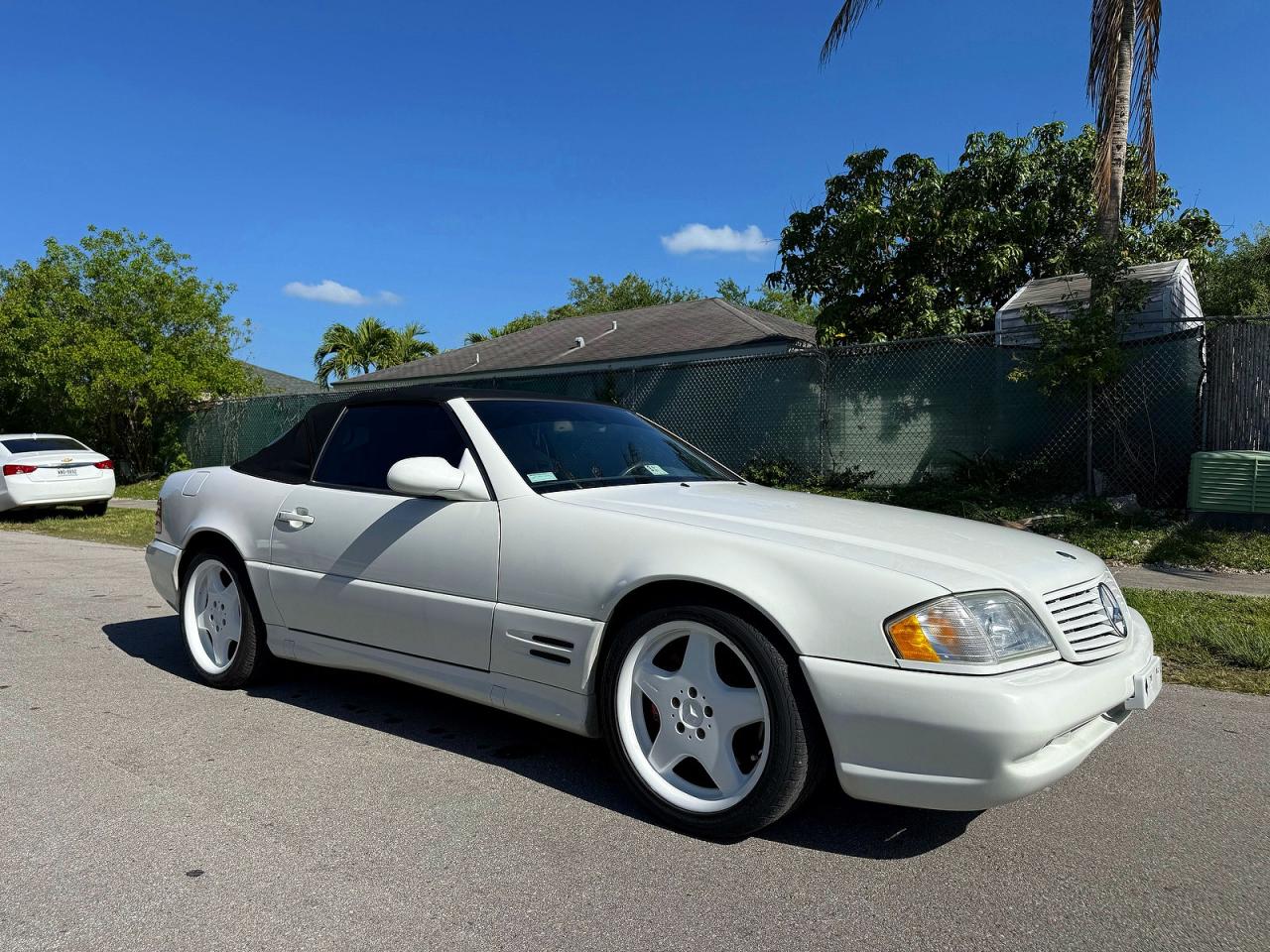 2001 Mercedes-benz Sl 500 White vin: WDBFA68F81F196270