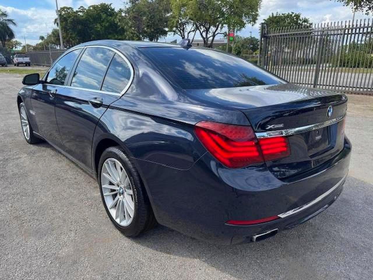 2015 Bmw 750 Xi Blue vin: WBAYB6C5XFD965910