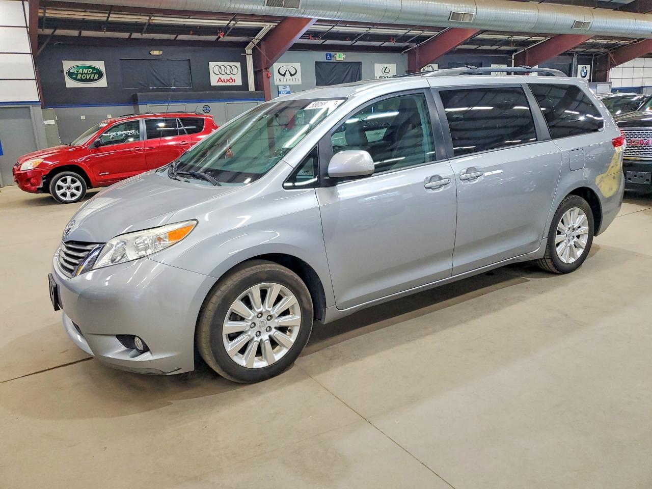 2013 Toyota Sienna Xle 7-passenger Silver vin: 5TDDK3DC6DS053919