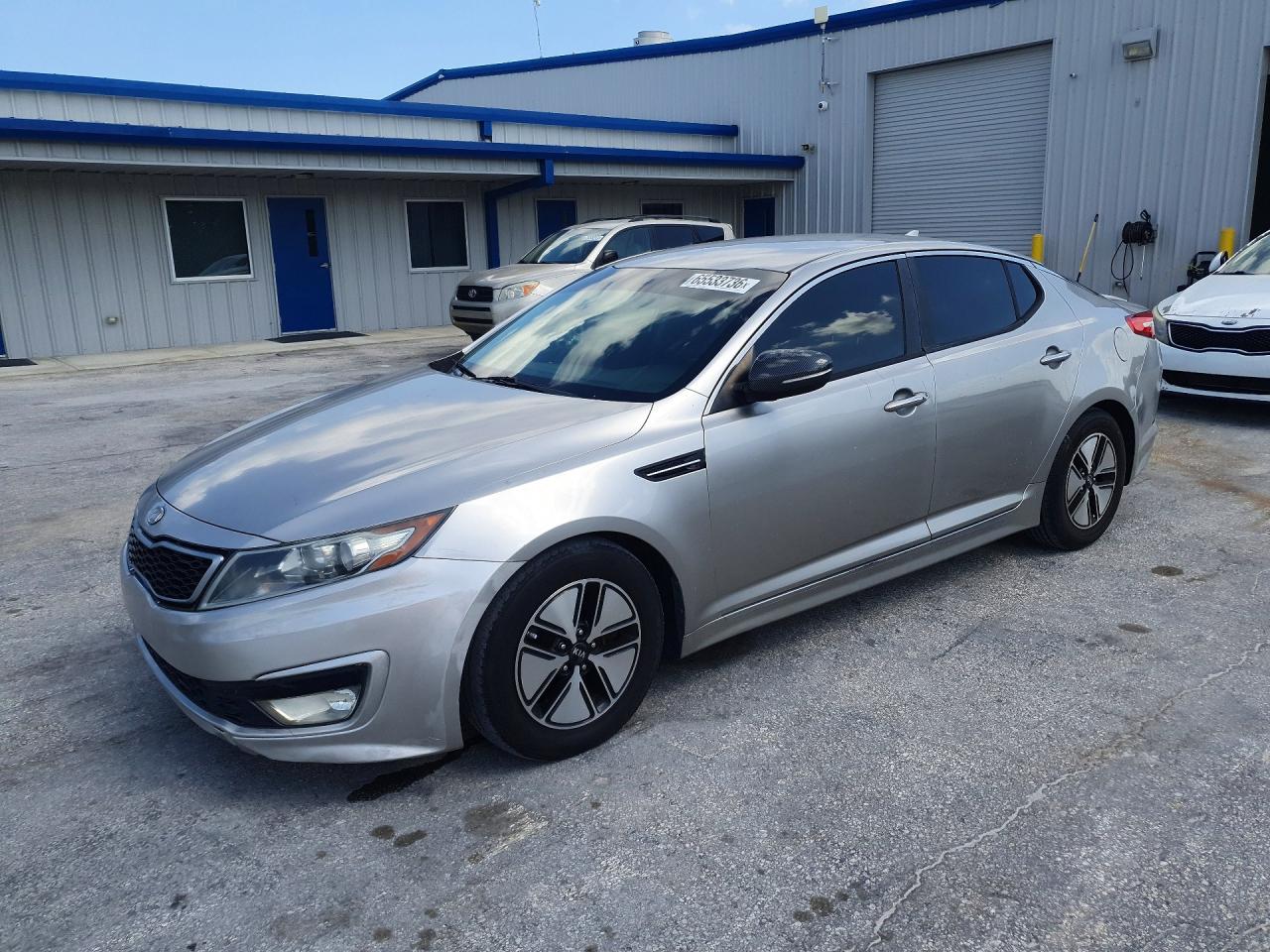 2011 Kia Optima Hybrid Base Silver vin: KNAGM4AD5B5004737
