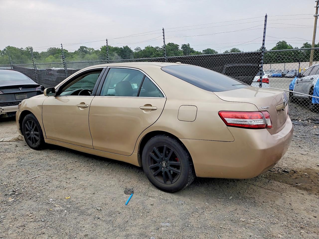 2010 Toyota Camry Le Gold vin: 4T1BF3EK6AU080607