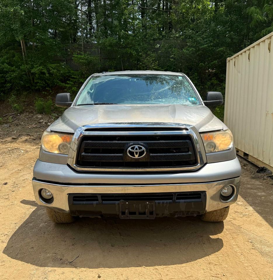2010 Toyota Tundra Double Cab Sr5 Silver vin: 5TFUY5F12AX143337