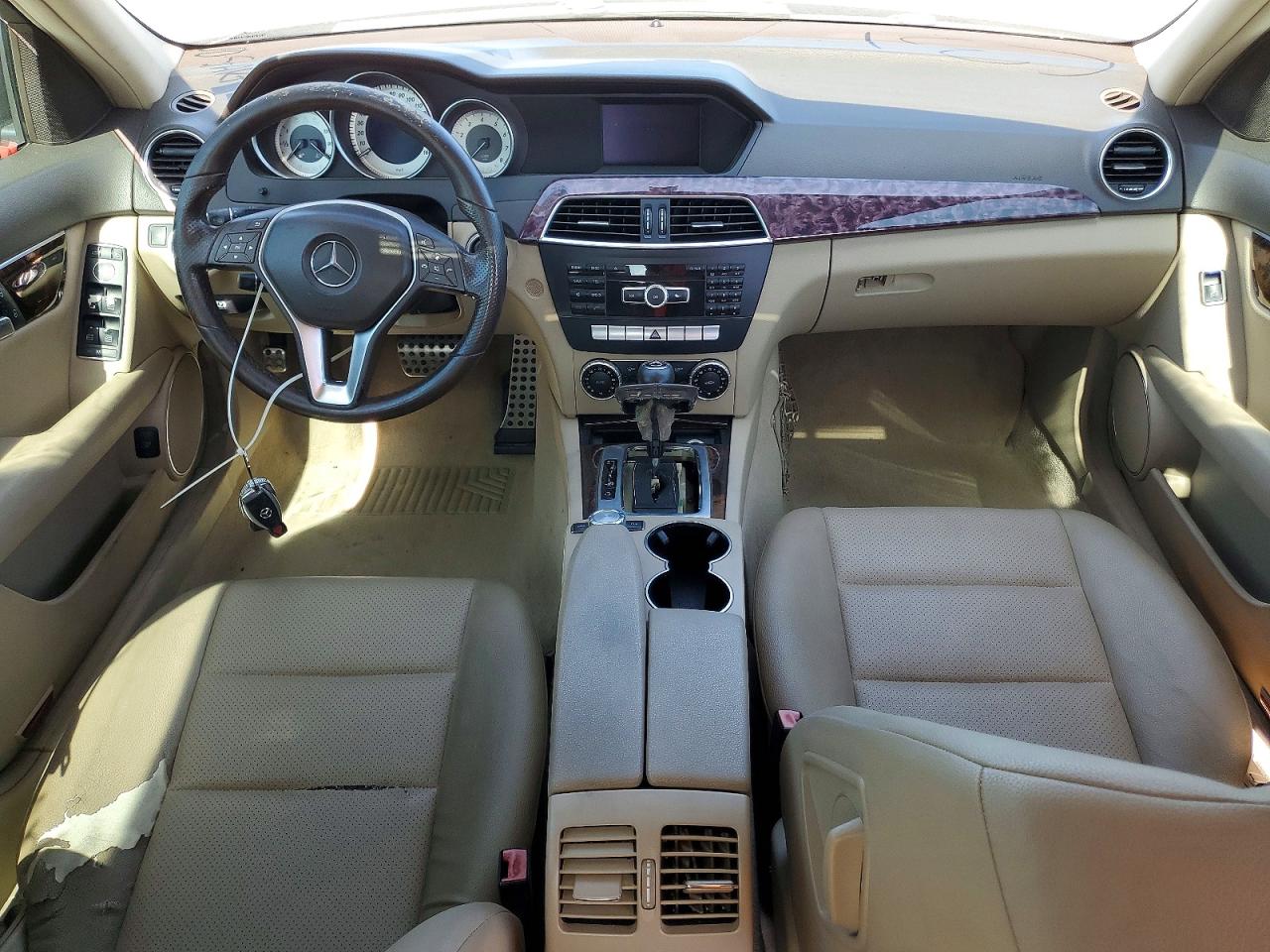 2014 Mercedes-benz C 250 Черный vin: WDDGF4HB7EA933069