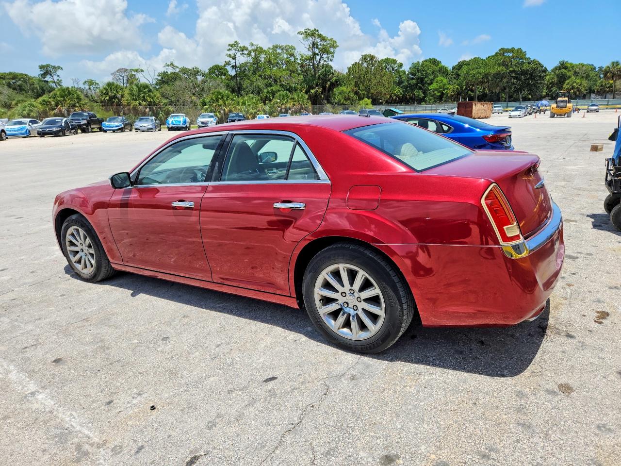 2011 Chrysler 300 Limited Red vin: 2C3CA5CG9BH529529
