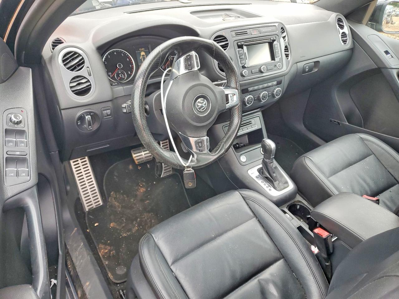 2015 Volkswagen Tiguan S Черный vin: WVGBV7AX0FW507349