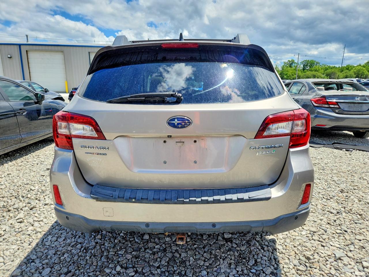 2017 Subaru Outback 2.5i Limited Silver vin: 4S4BSANC4H3221358