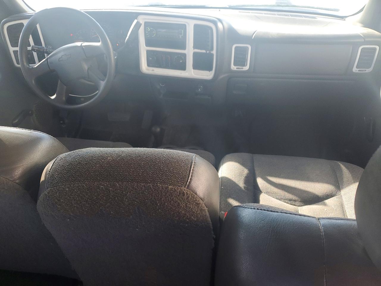 2005 Chevrolet Silverado K1500 White vin: 1GCEK19V95E175670