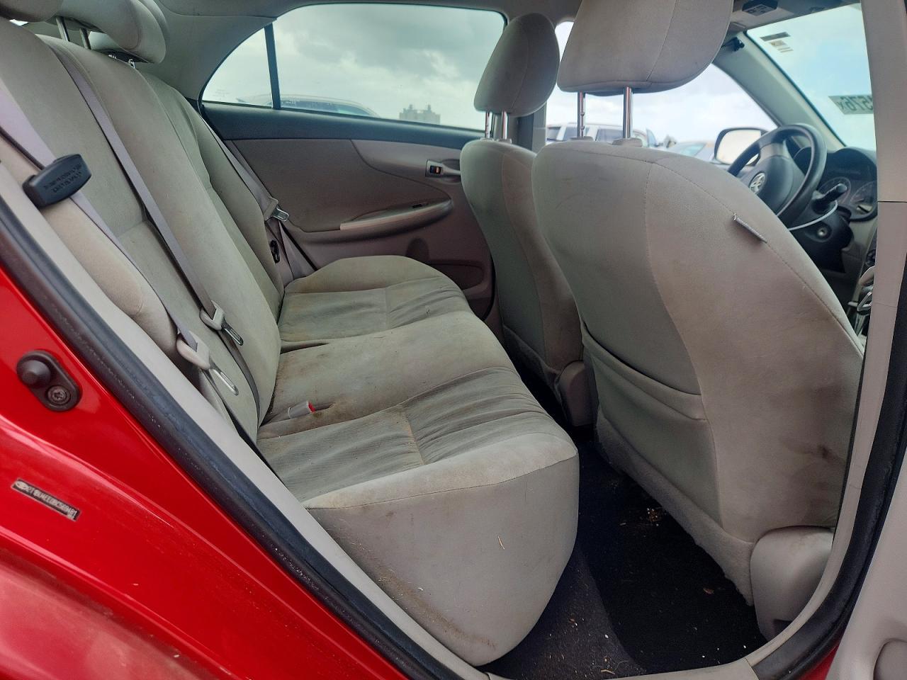 2011 Toyota Corolla Le Red vin: 2T1BU4EE0BC569481