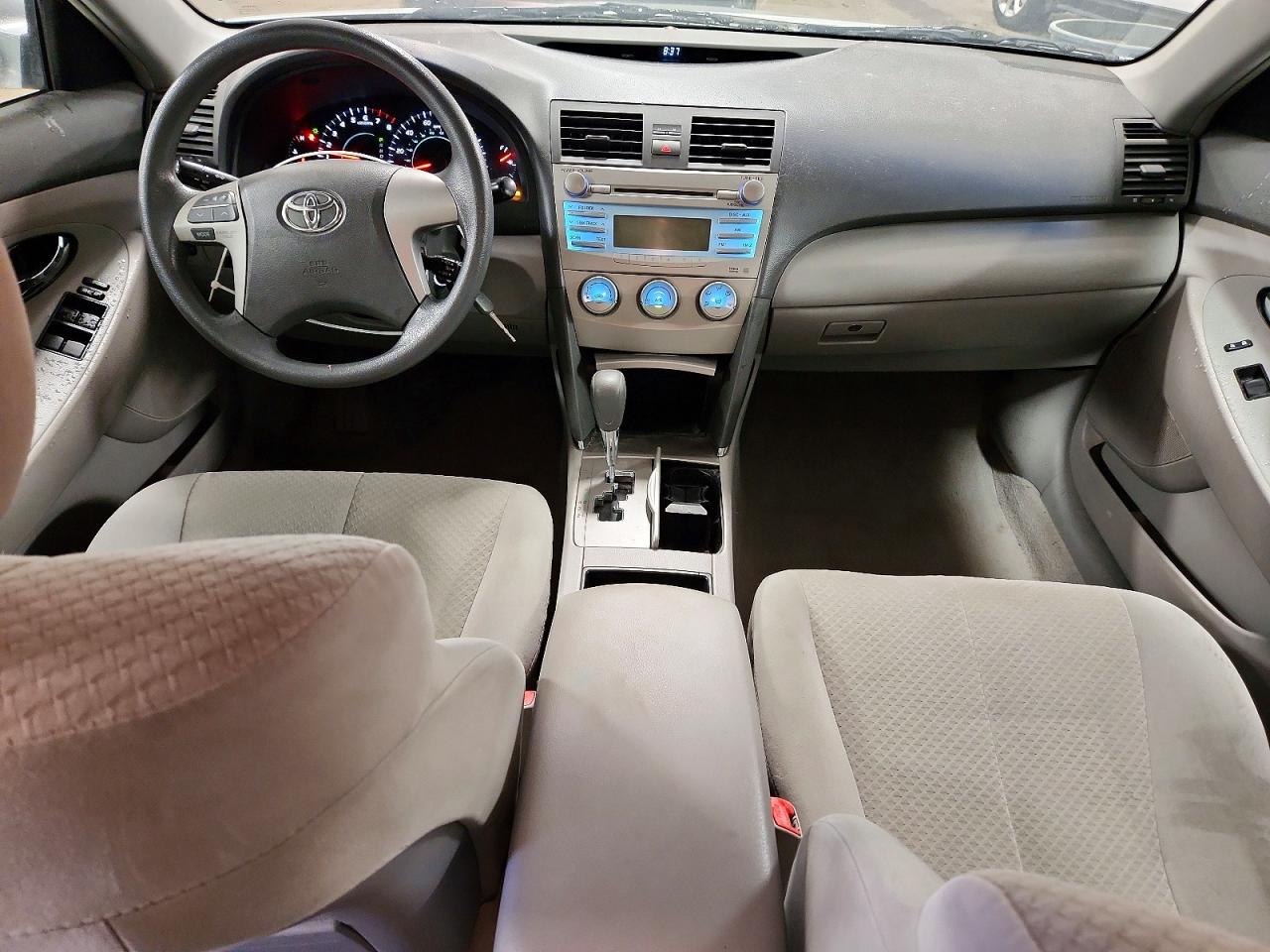 2009 Toyota Camry Le Silver vin: 4T1BE46K99U833050