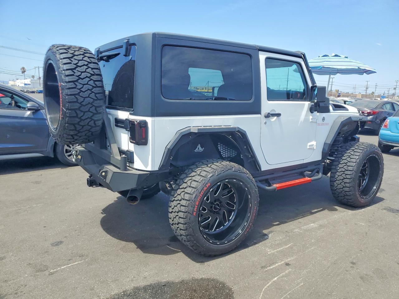 2014 Jeep Wrangler Rubicon White vin: 1C4BJWCG9EL102551