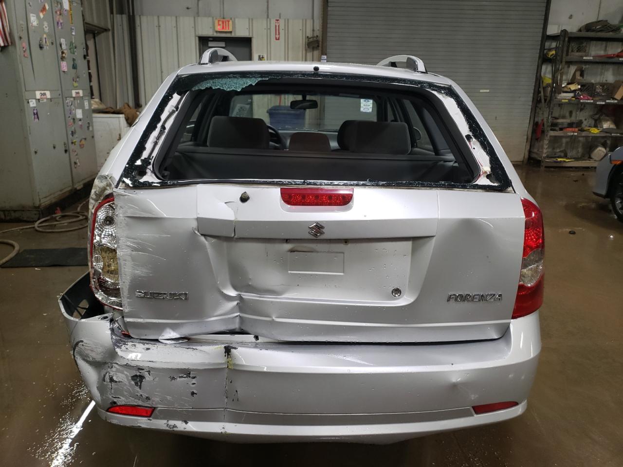 2005 Suzuki Forenza S Silver vin: KL5JD86ZX5K084620