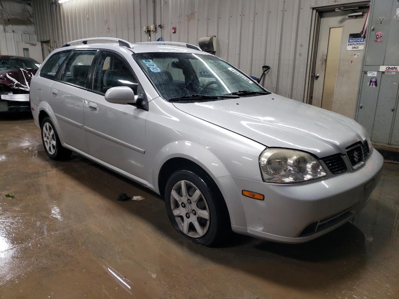 2005 Suzuki Forenza S Silver vin: KL5JD86ZX5K084620