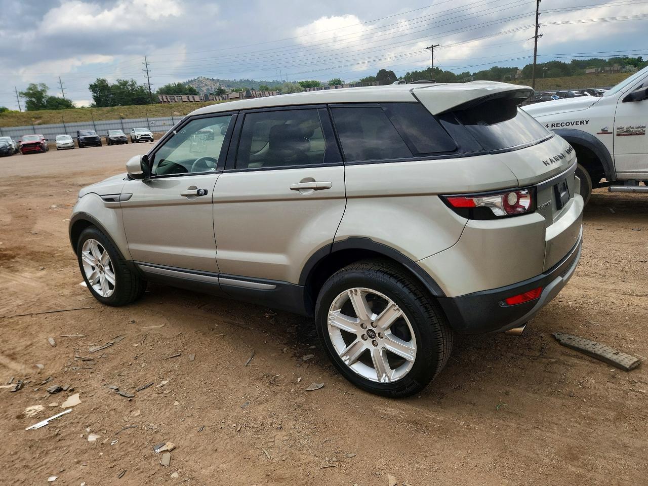 2013 Land Rover Range Rover Evoque Pure Gold vin: SALVN2BG3DH771713