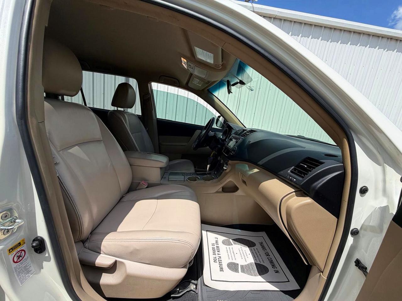 2013 Toyota Highlander Plus White vin: 5TDZK3EH0DS096099