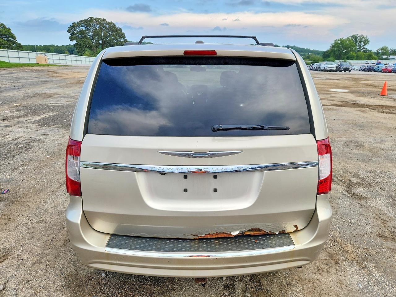2013 Chrysler Town & Country Touring Tan vin: 2C4RC1BG3DR695259