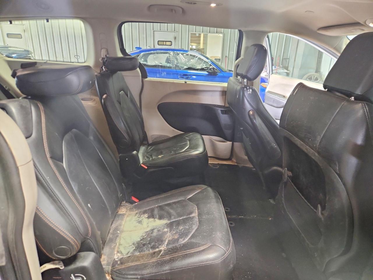2017 Chrysler Pacifica Touring L Silver vin: 2C4RC1BG3HR539583