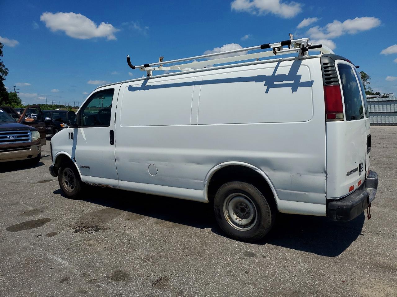 2001 Chevrolet Express G2500 White vin: 1GCFG25WX11140230