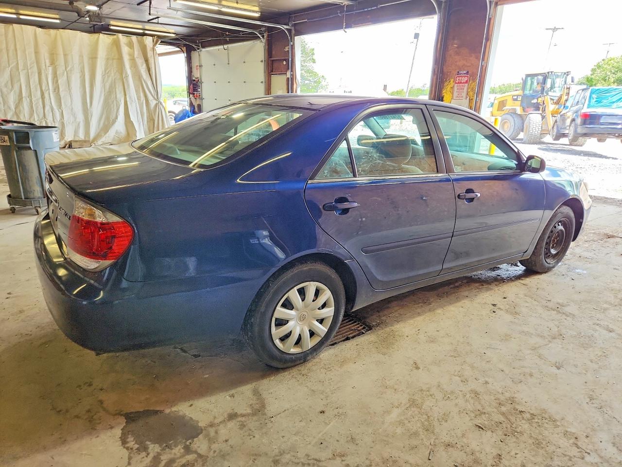 2005 Toyota Camry Le Blue vin: 4T1BE30K25U014006