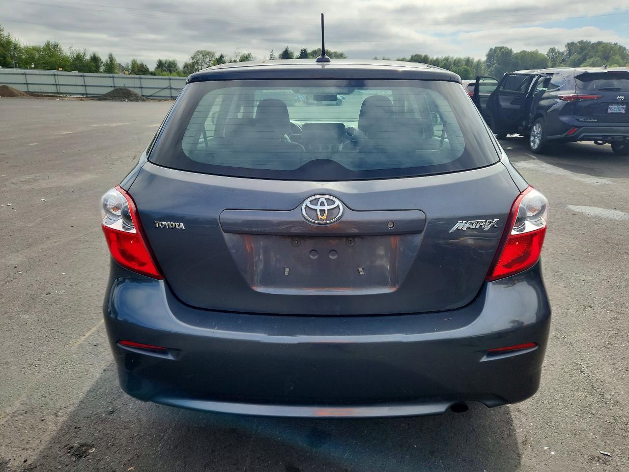 2009 Toyota Matrix Base Gray vin: 2T1KU40E69C053160
