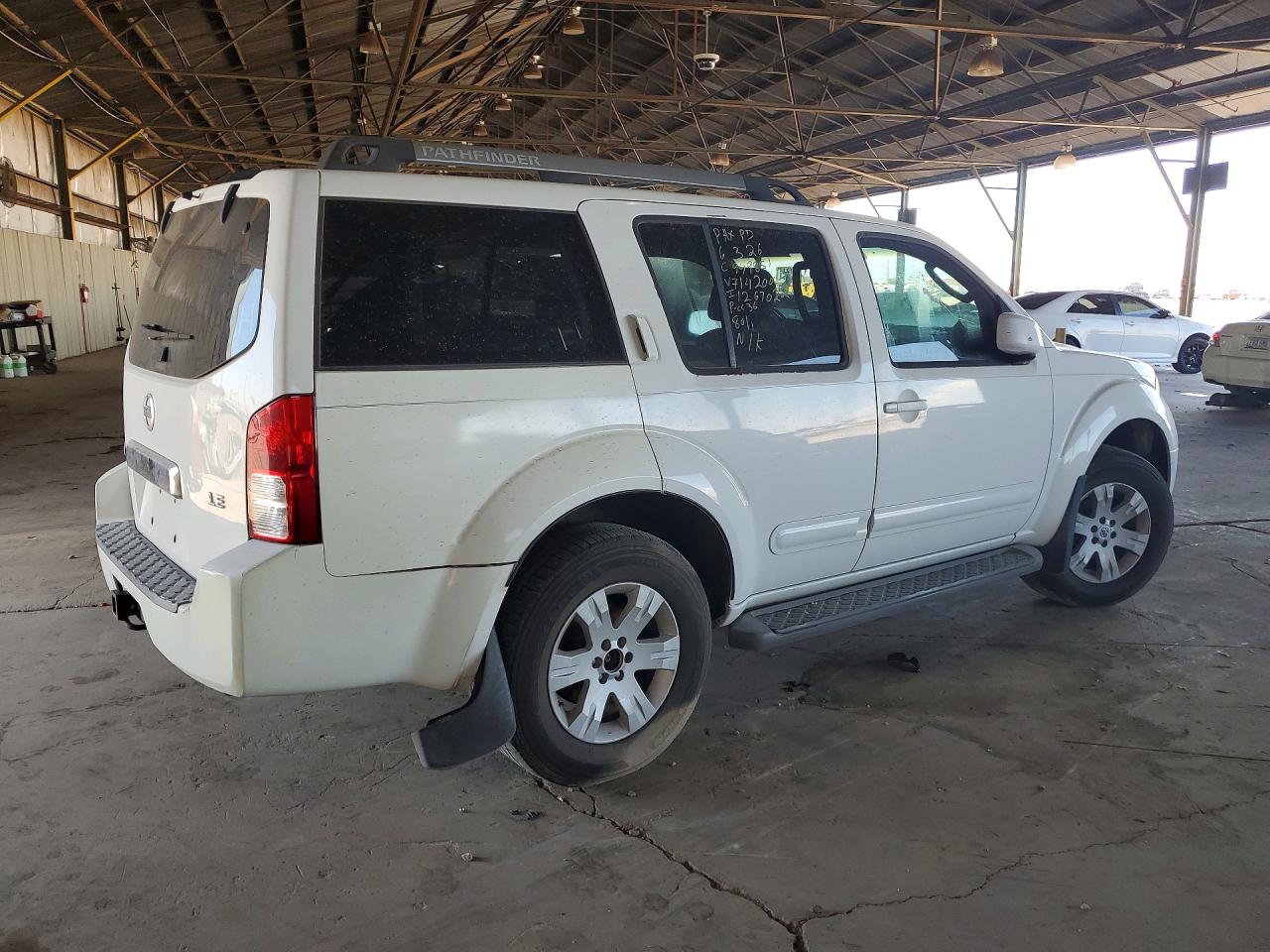 2005 Nissan Pathfinder Xe White vin: 5N1AR18U35C714200