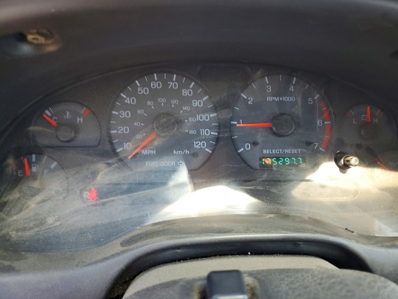2000 Ford Mustang Серебряный vin: 1FAFP4043YF315308
