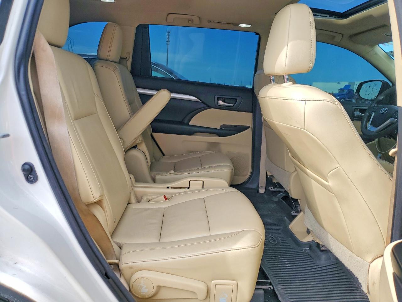 2015 Toyota Highlander Xle White vin: 5TDKKRFH2FS100854