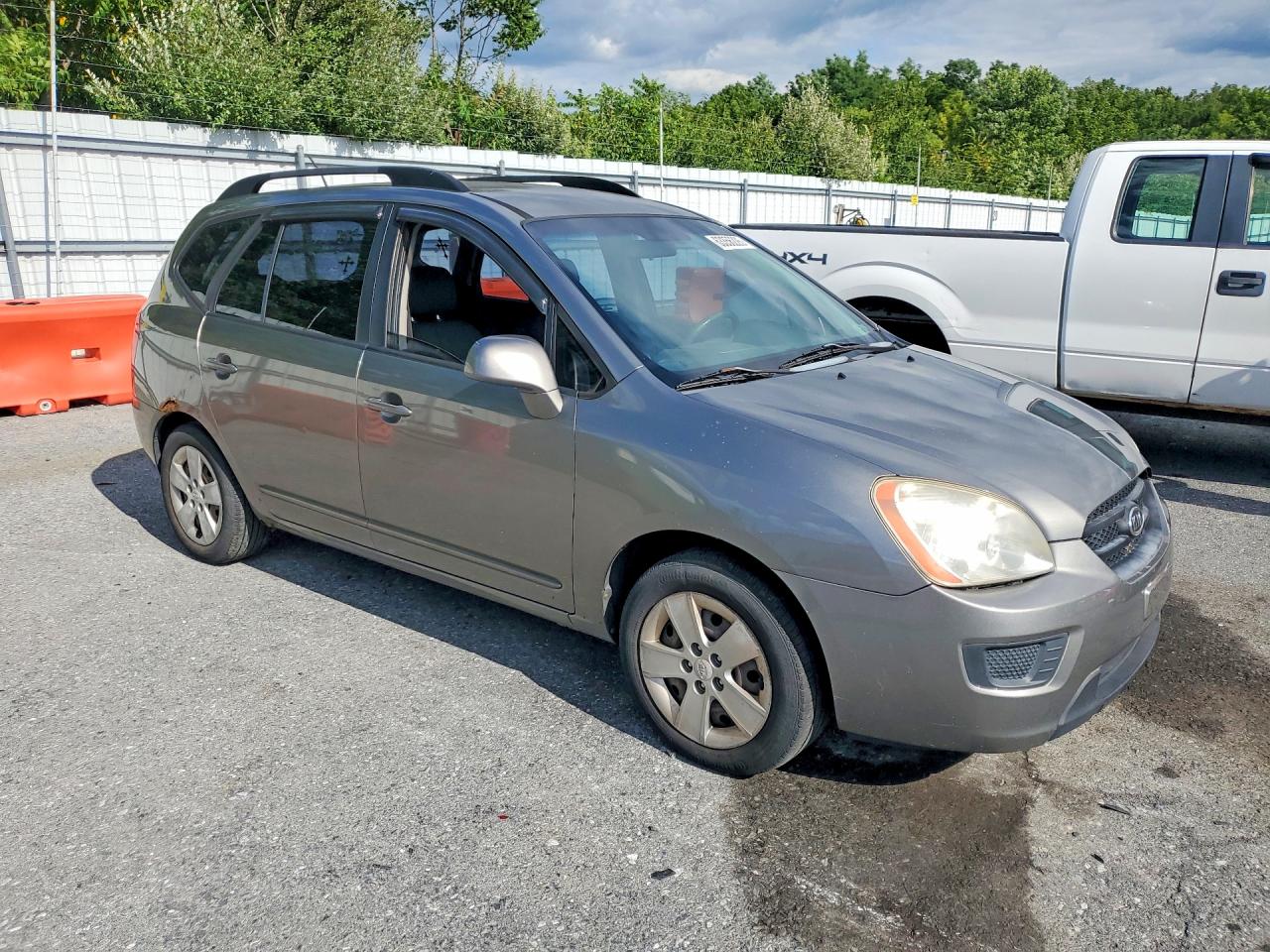 2009 Kia Rondo Base Gray vin: KNAFG528X97228921