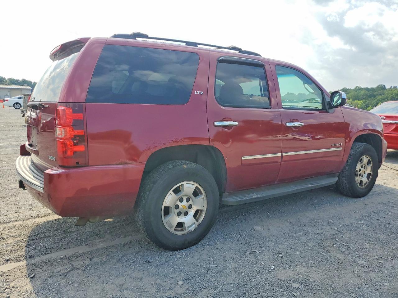 2010 Chevrolet Tahoe K1500 Ltz Burgundy vin: 1GNUKCE02AR105830