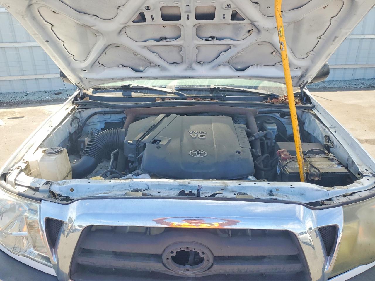 2009 Toyota Tacoma Prerunner V6 White vin: 5TETU62N69Z615579