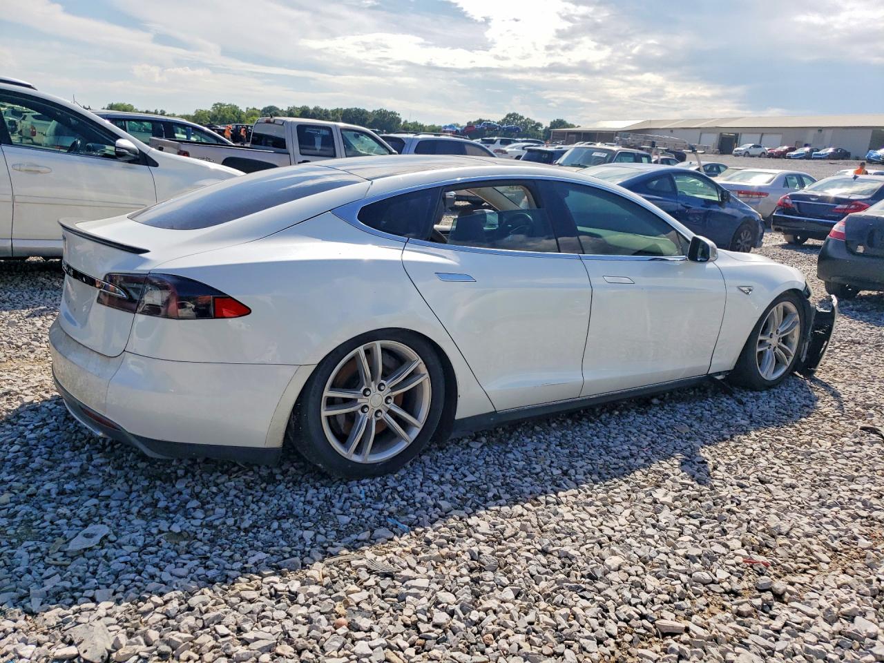 2013 Tesla Model S White vin: 5YJSA1DP7DFP06103