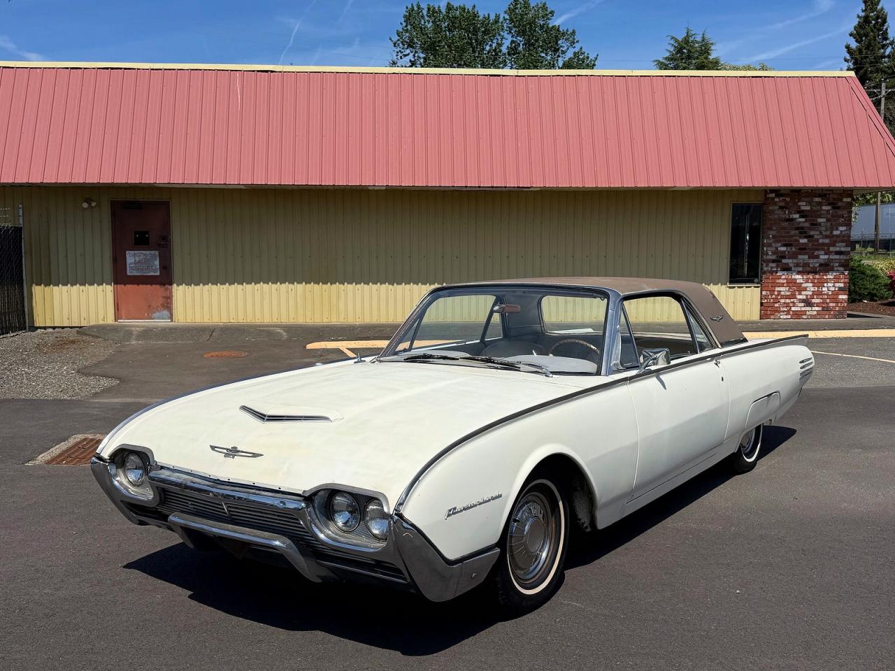 1961 Ford T-bird Two Tone vin: 1Y71Z139615