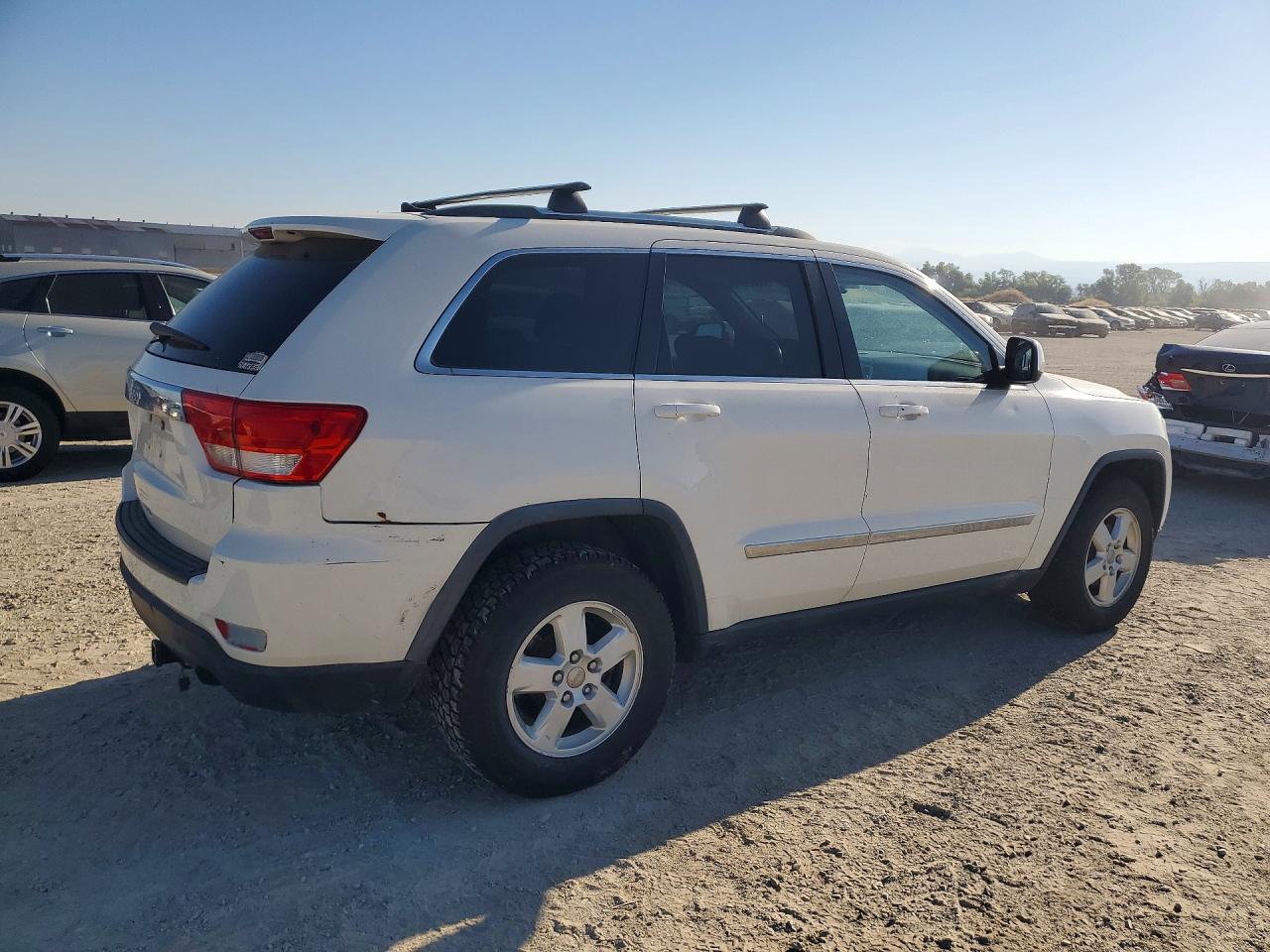 2011 Jeep Grand Cherokee Laredo White vin: 1J4RR4GG2BC503032