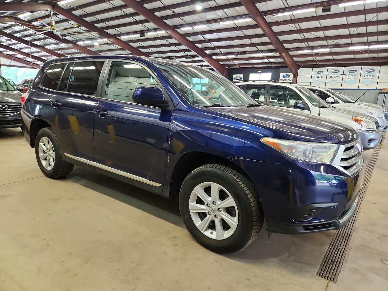 2013 Toyota Highlander Base Синий vin: 5TDBK3EH0DS215027