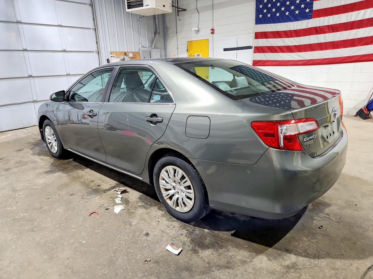 2012 Toyota Camry Le Green vin: 4T4BF1FK7CR177813