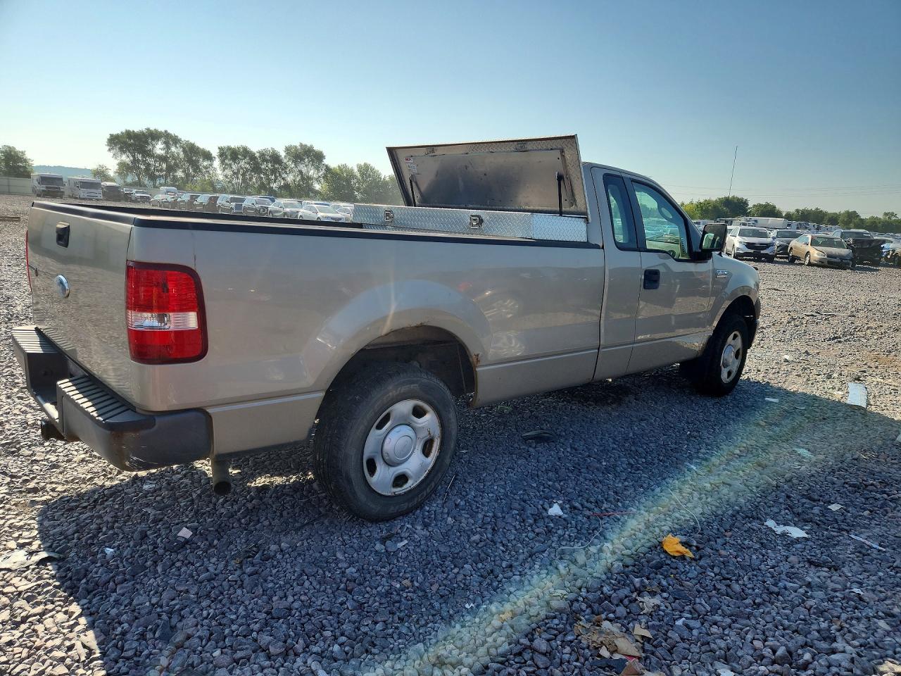 2007 Ford F150 Gold vin: 1FTRF12297NA25258