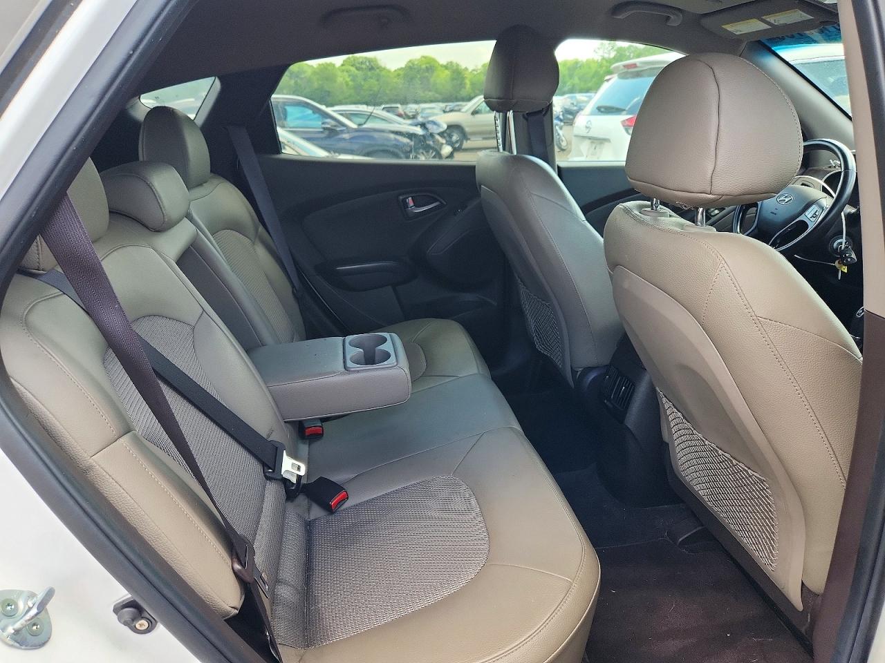 2015 Hyundai Tucson Se White vin: KM8JUCAG6FU079290