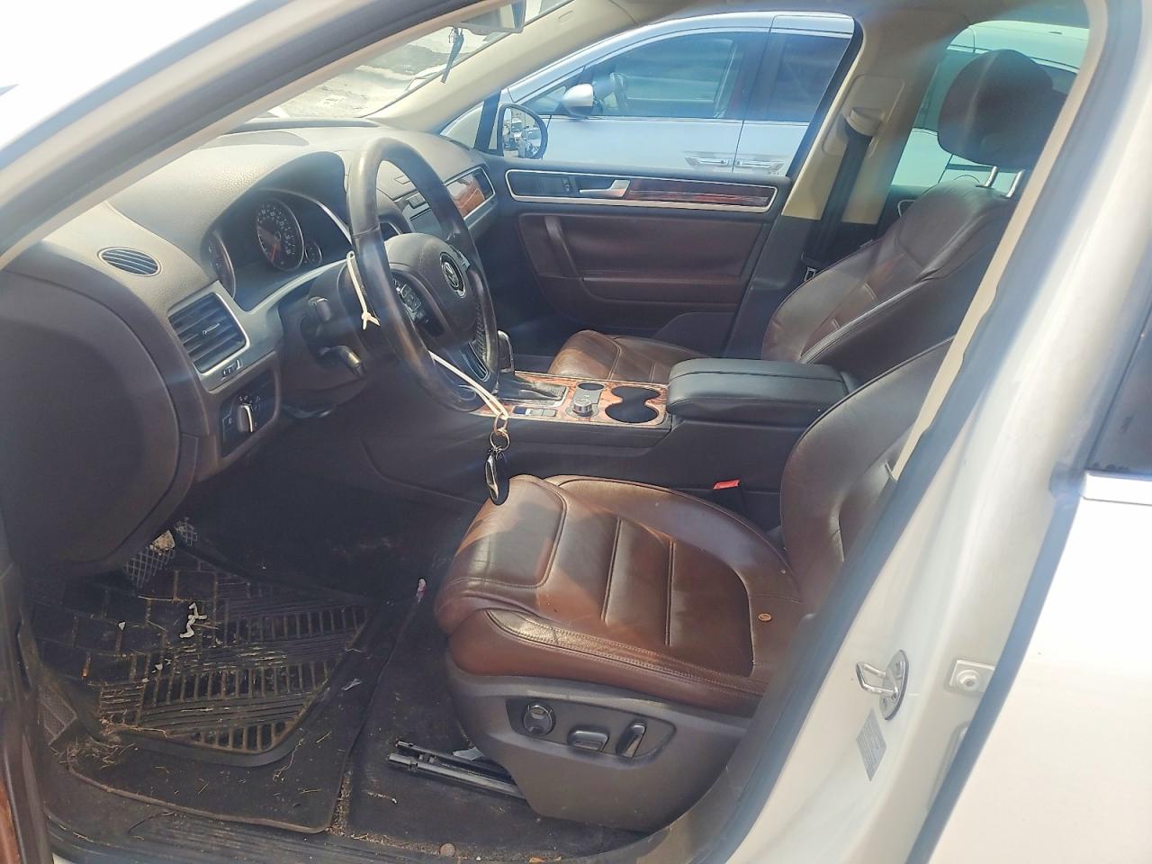 2012 Volkswagen Touareg V6 Белый vin: WVGFF9BP3CD003135