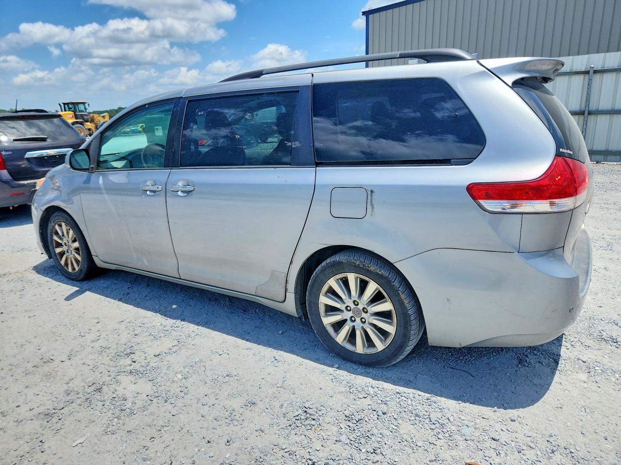2011 Toyota Sienna Limited 7-passenger Silver vin: 5TDDK3DC1BS020016