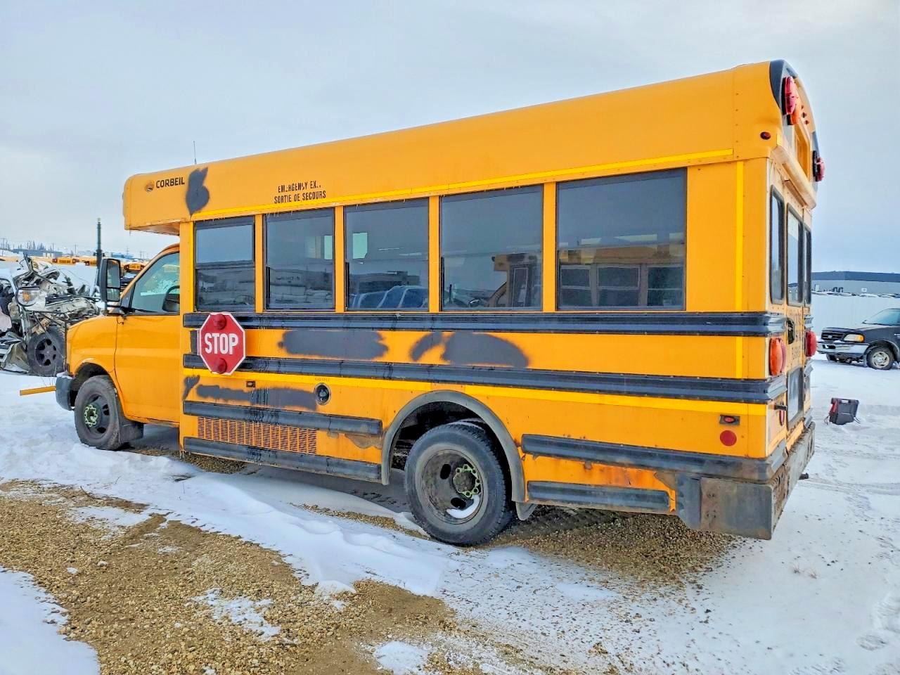 2011 Chev Express Cutaway G3500 White vin: 1GB3G3BG3B1180001
