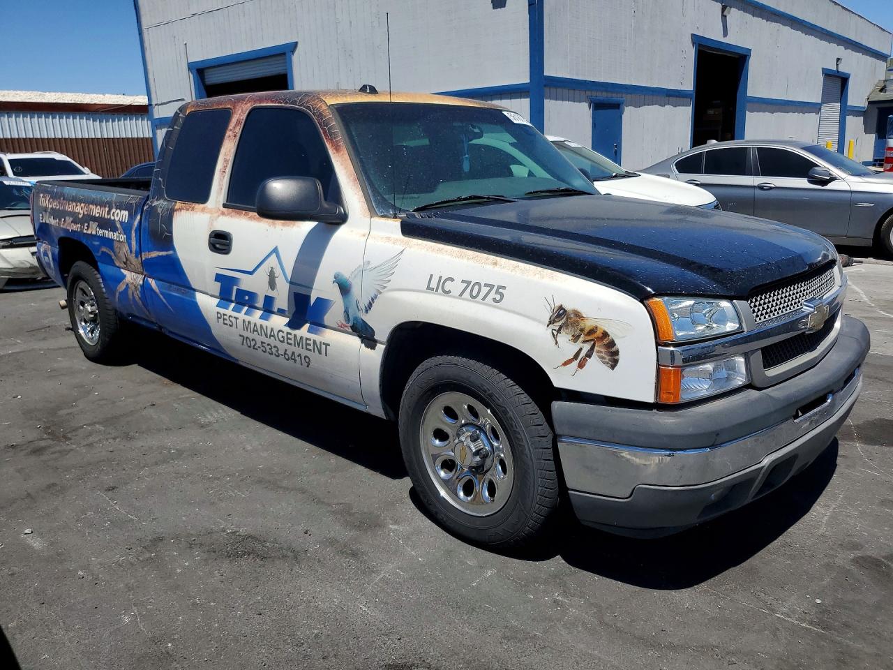 2005 Chevrolet Silverado C1500 Two Tone vin: 2GCEC19V051255454