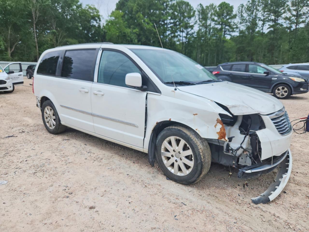 2015 Chrysler Town & Country Touring White vin: 2C4RC1BG8FR537695
