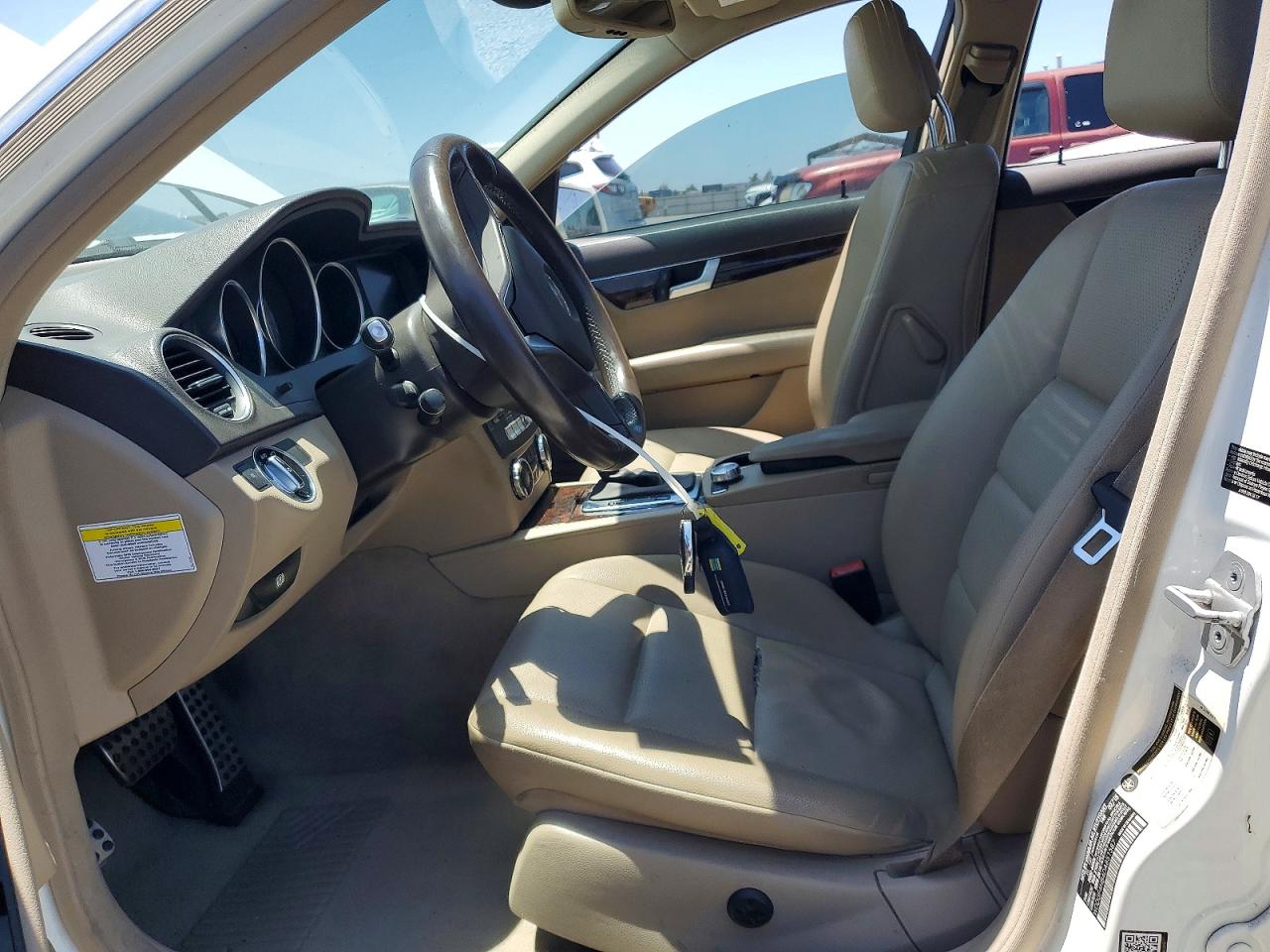 2013 Mercedes-benz C 250 White vin: WDDGF4HB4DA851587