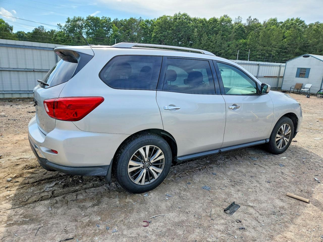 2017 Nissan Pathfinder S Silver vin: 5N1DR2MN8HC689820