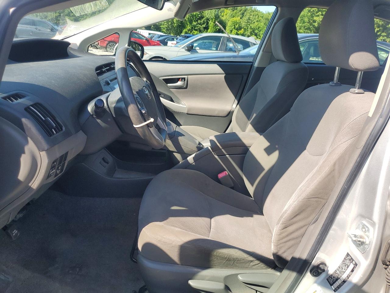 2011 Toyota Prius Three Серебряный vin: JTDKN3DU0B1396095