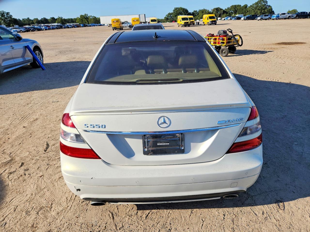2008 Mercedes-benz S 550 White vin: WDDNG71X68A225122