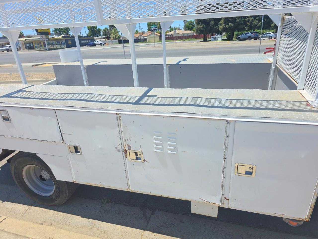 1997 Ford F Super Duty White vin: 1FDLF47G7VEB29283