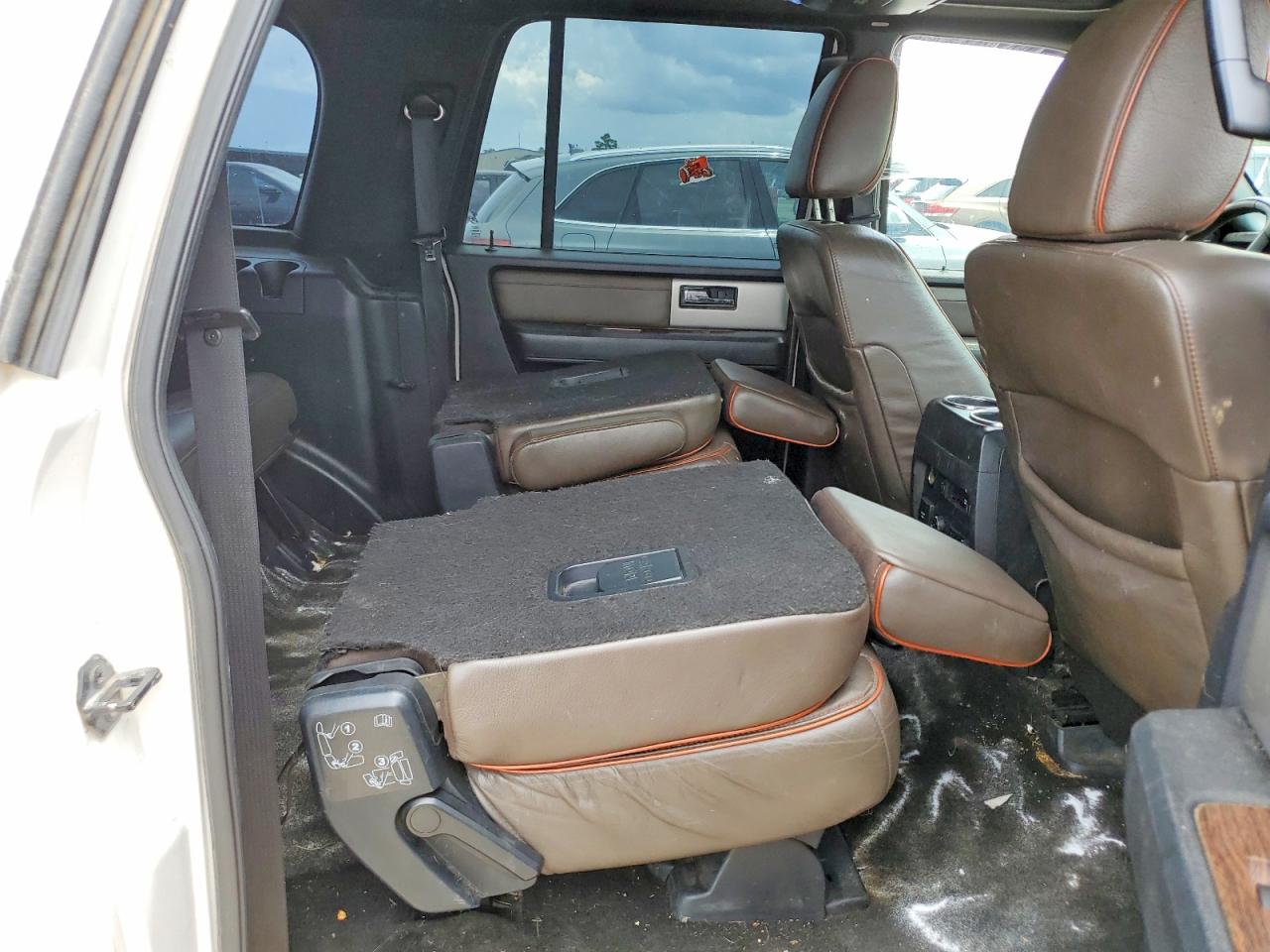 2015 Ford Expedition El Xlt White vin: 1FMJK1HT9FEF39307