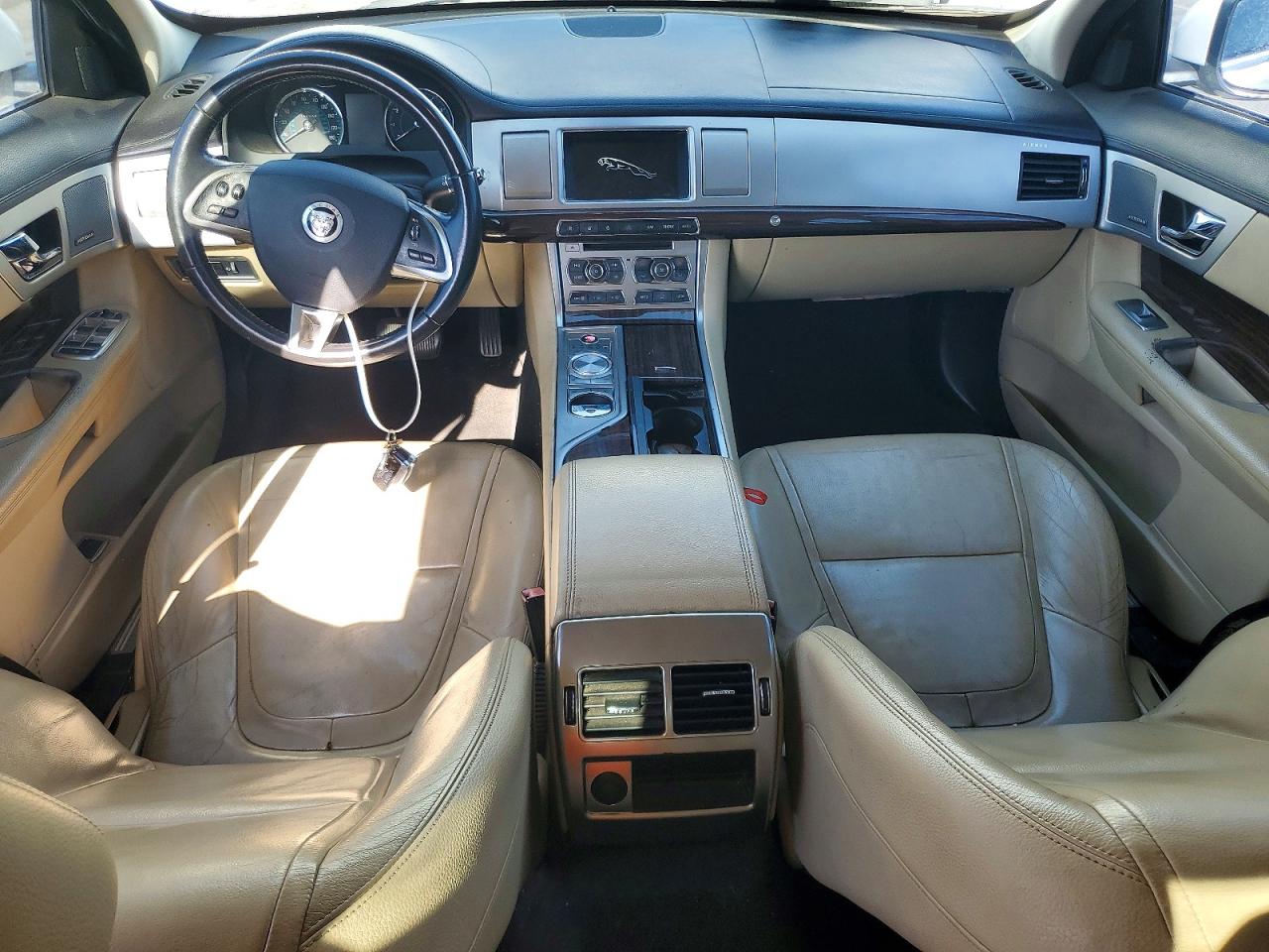 2013 Jaguar Xf White vin: SAJWA0ES2DPS82304