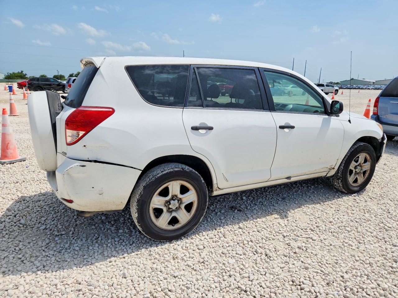 2008 Toyota Rav4 Base White vin: JTMBK33V985043746