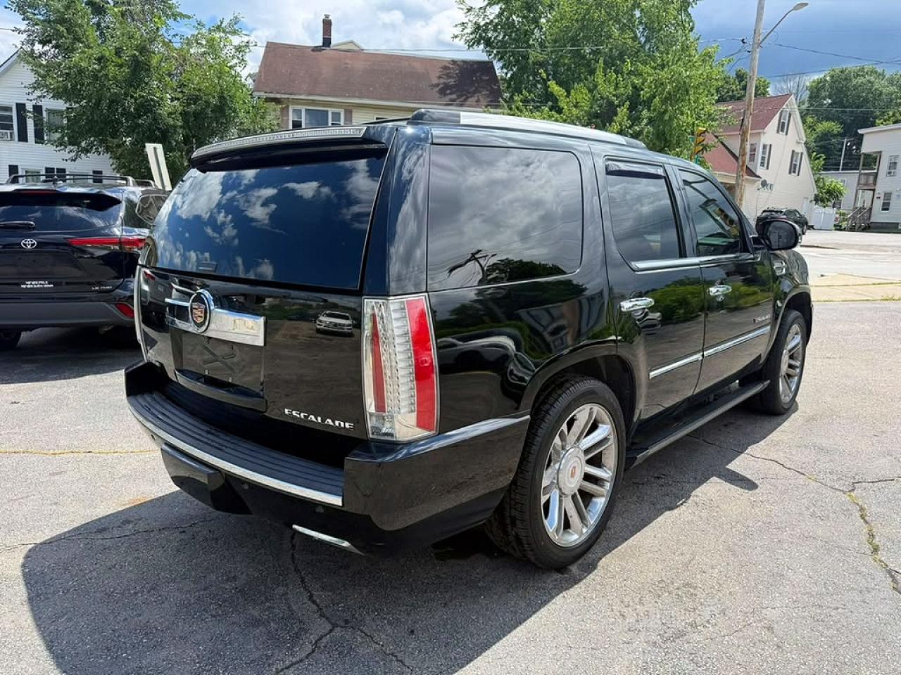 2014 Cadillac Escalade Platinum Black vin: 1GYS4DEF4ER228078